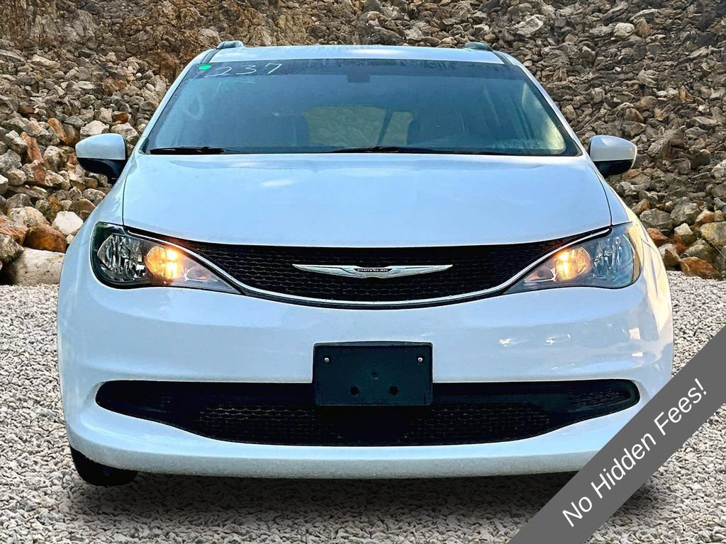Used 2021 Chrysler Voyager Lxi FWD image 3