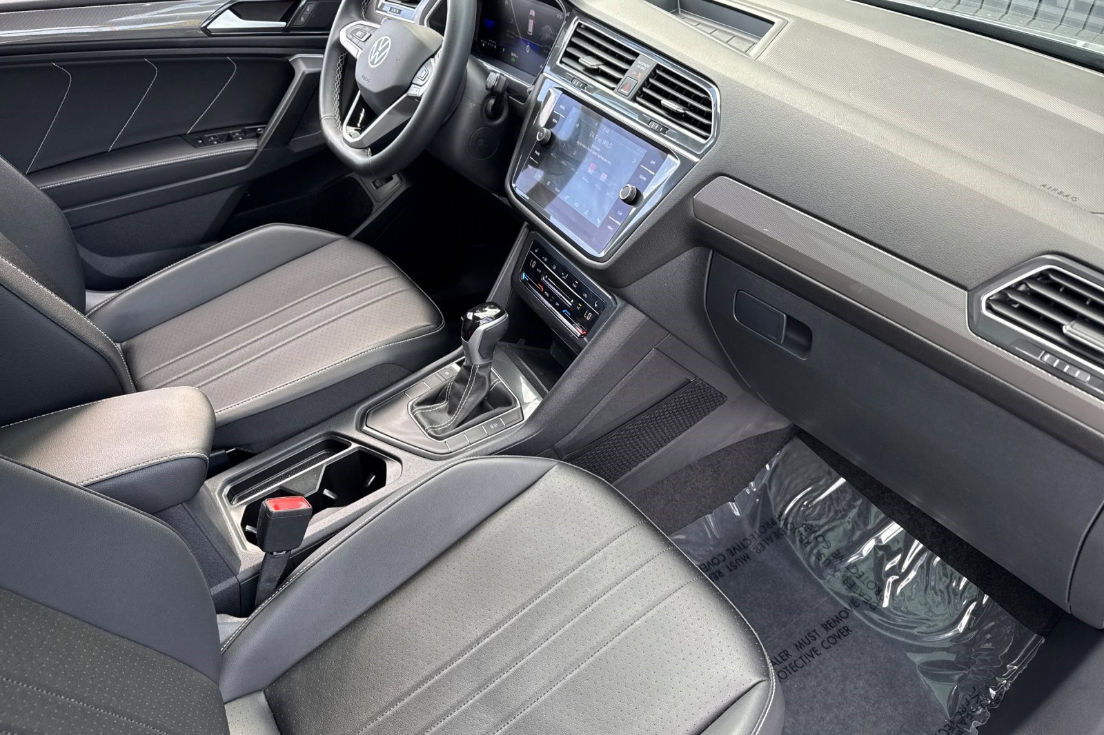 Used 2024 Volkswagen Tiguan SE image 32