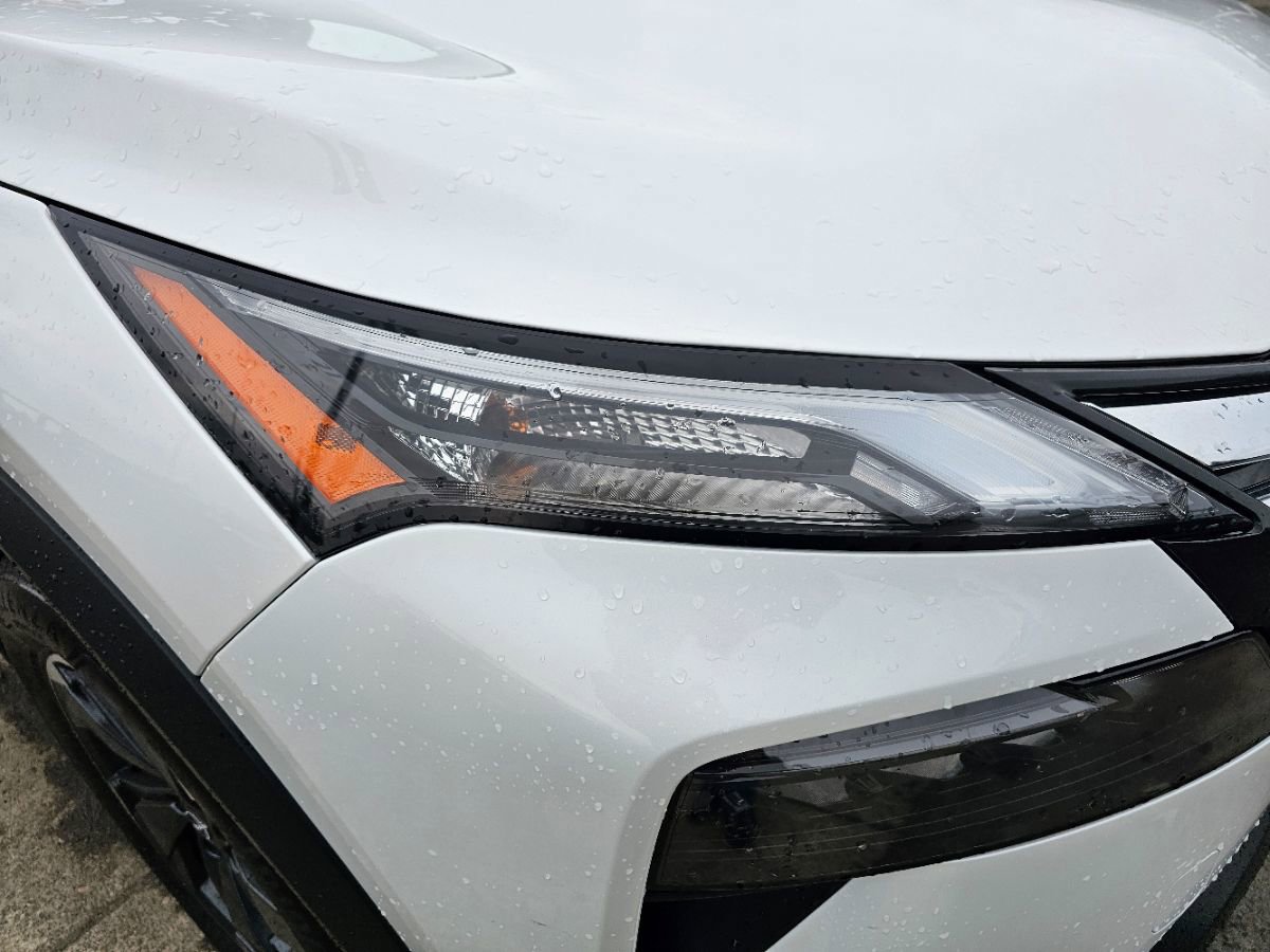 Used 2025 Nissan Rogue SV image 6