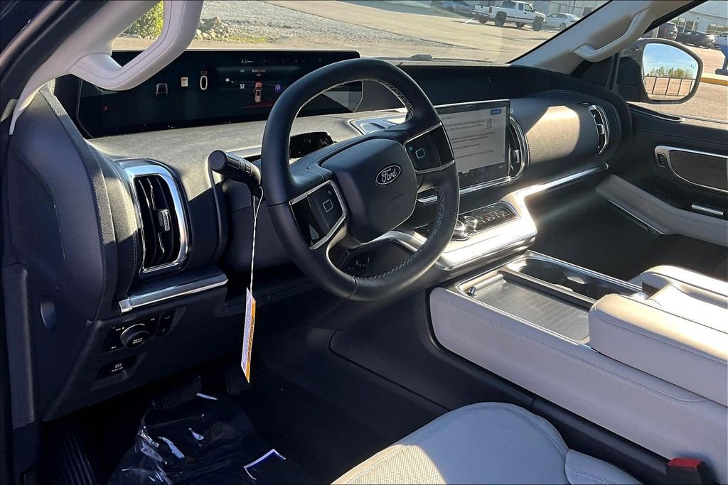 New 2026 Ford Expedition Platinum image 6