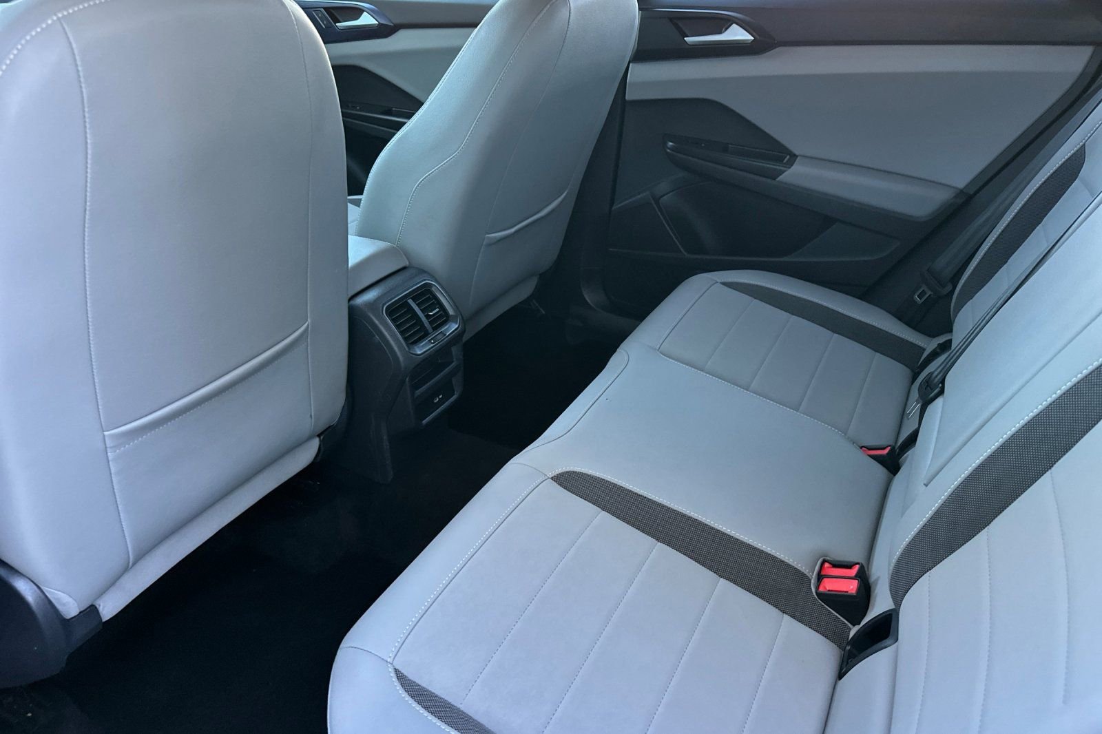 Used 2022 Volkswagen Taos SE w/ IQ.Drive SE Package image 12