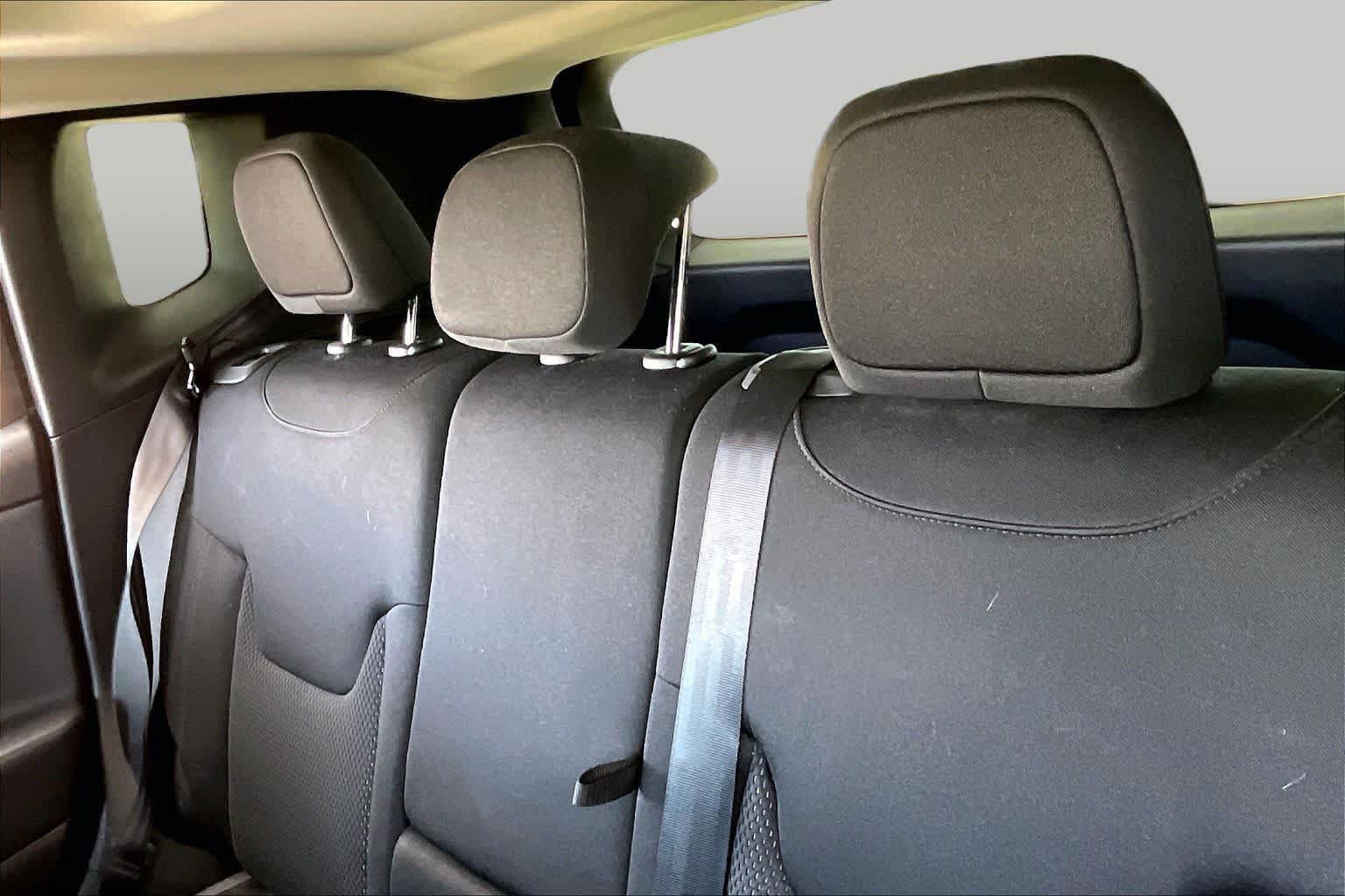 Used 2020 Jeep Renegade Altitude w/ UConnect 8.4 Nav Group AWD/4WD image 21
