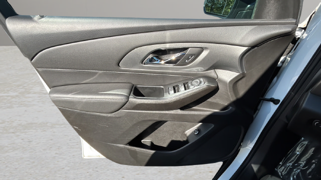 Used 2023 Chevrolet Traverse LT FWD image 17