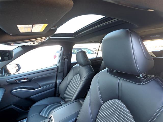 Used 2023 Toyota Highlander XSE FWD image 12