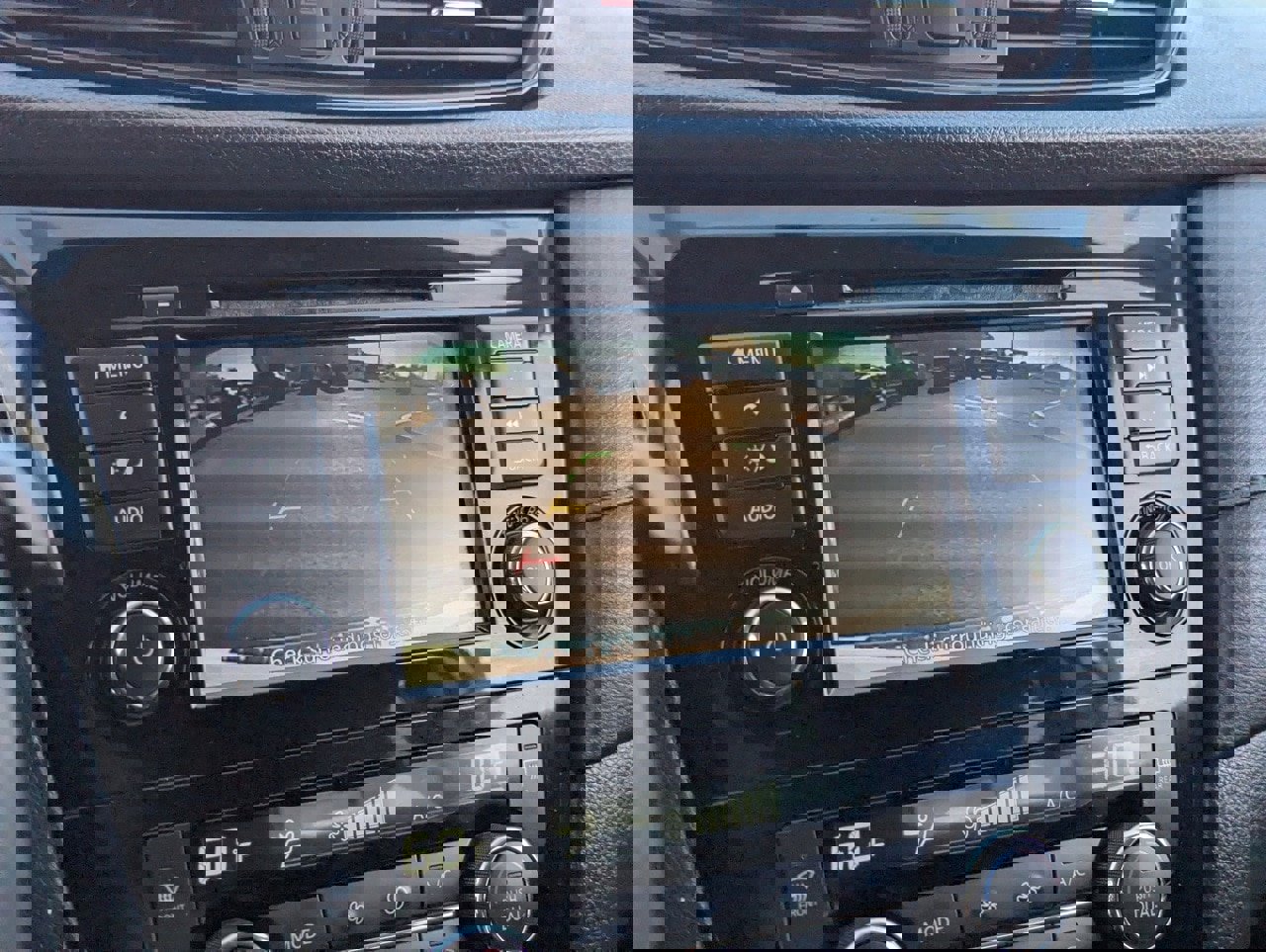 Used 2018 Nissan Rogue SV image 24