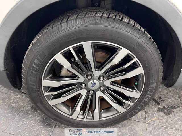 Used 2016 Ford Explorer Platinum image 19