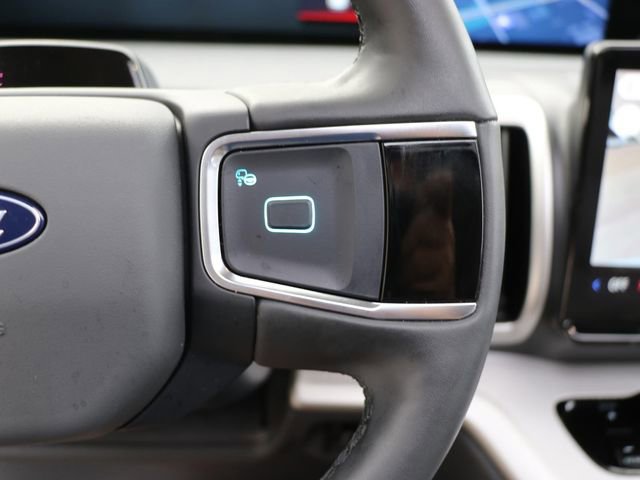 Used 2025 Ford Expedition Active image 27