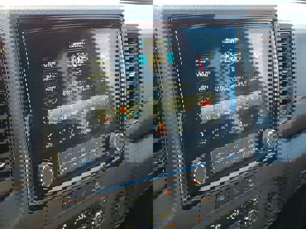 Used 2024 Nissan Frontier PRO-4X image 17