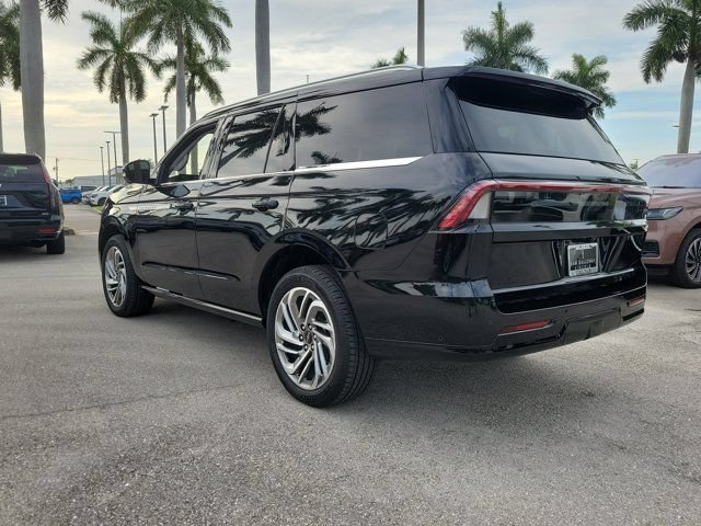 Certified 2025 Lincoln Navigator Reserve AWD/4WD image 4