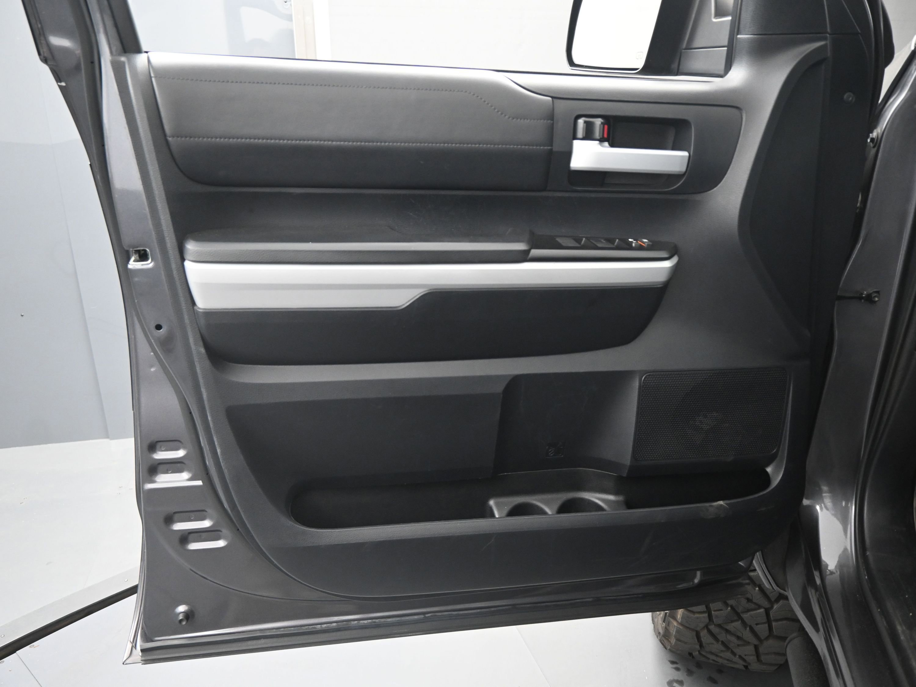 Used 2018 Toyota Tundra Limited AWD/4WD image 17