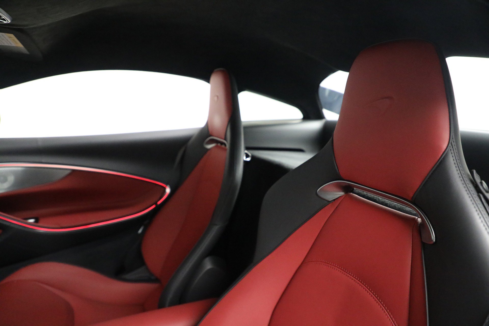 Used 2024 McLaren Artura image 29