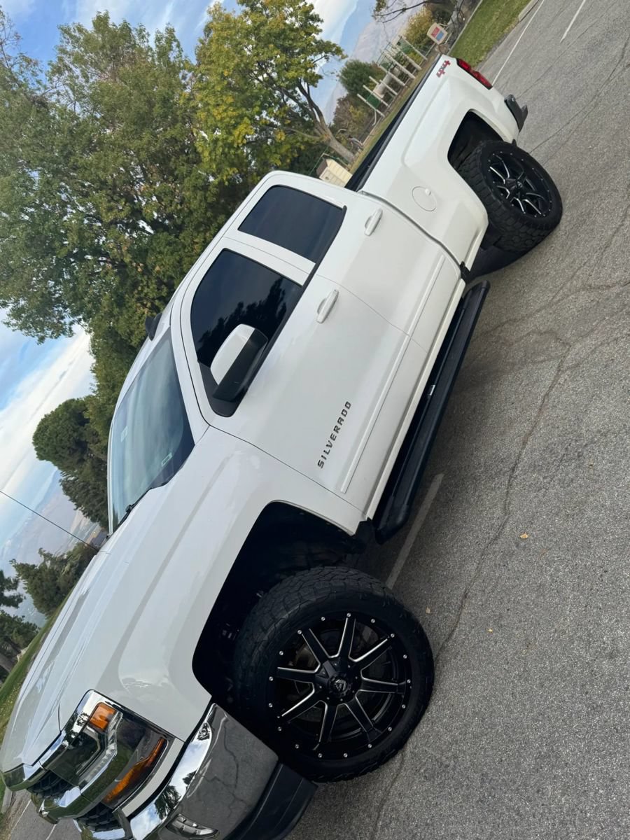 Used 2017 Chevrolet Silverado 1500 LT w/ All Star Edition AWD/4WD image 2
