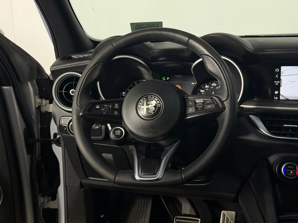 Used 2023 Alfa Romeo Stelvio Ti image 17