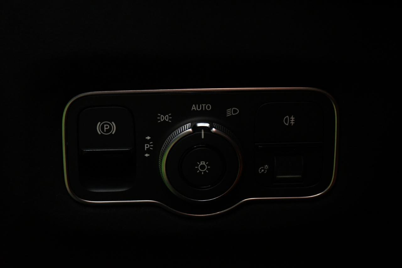 Used 2020 Aston Martin V8 Vantage Coupe RWD image 29