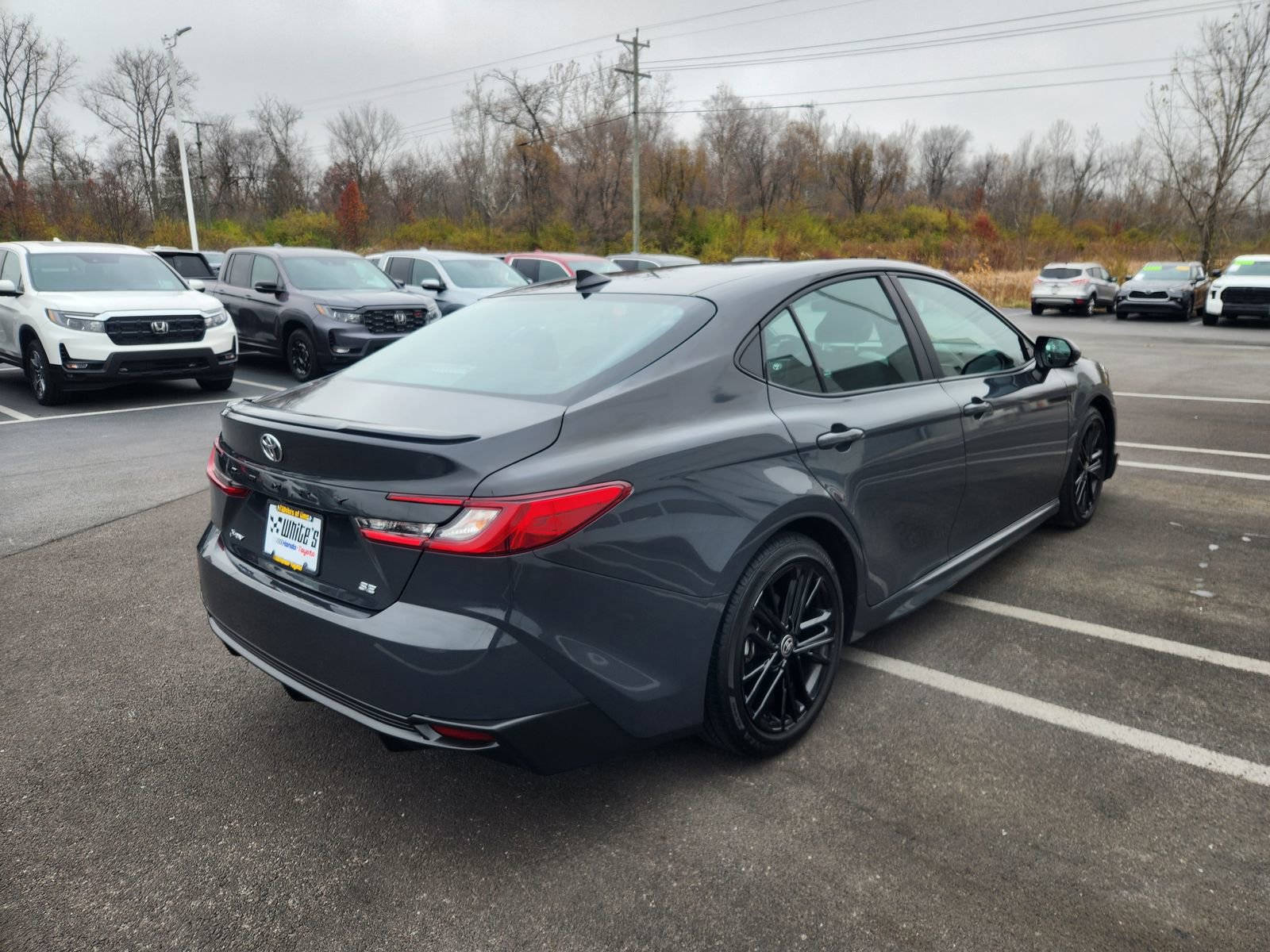 Used 2025 Toyota Camry SE image 6