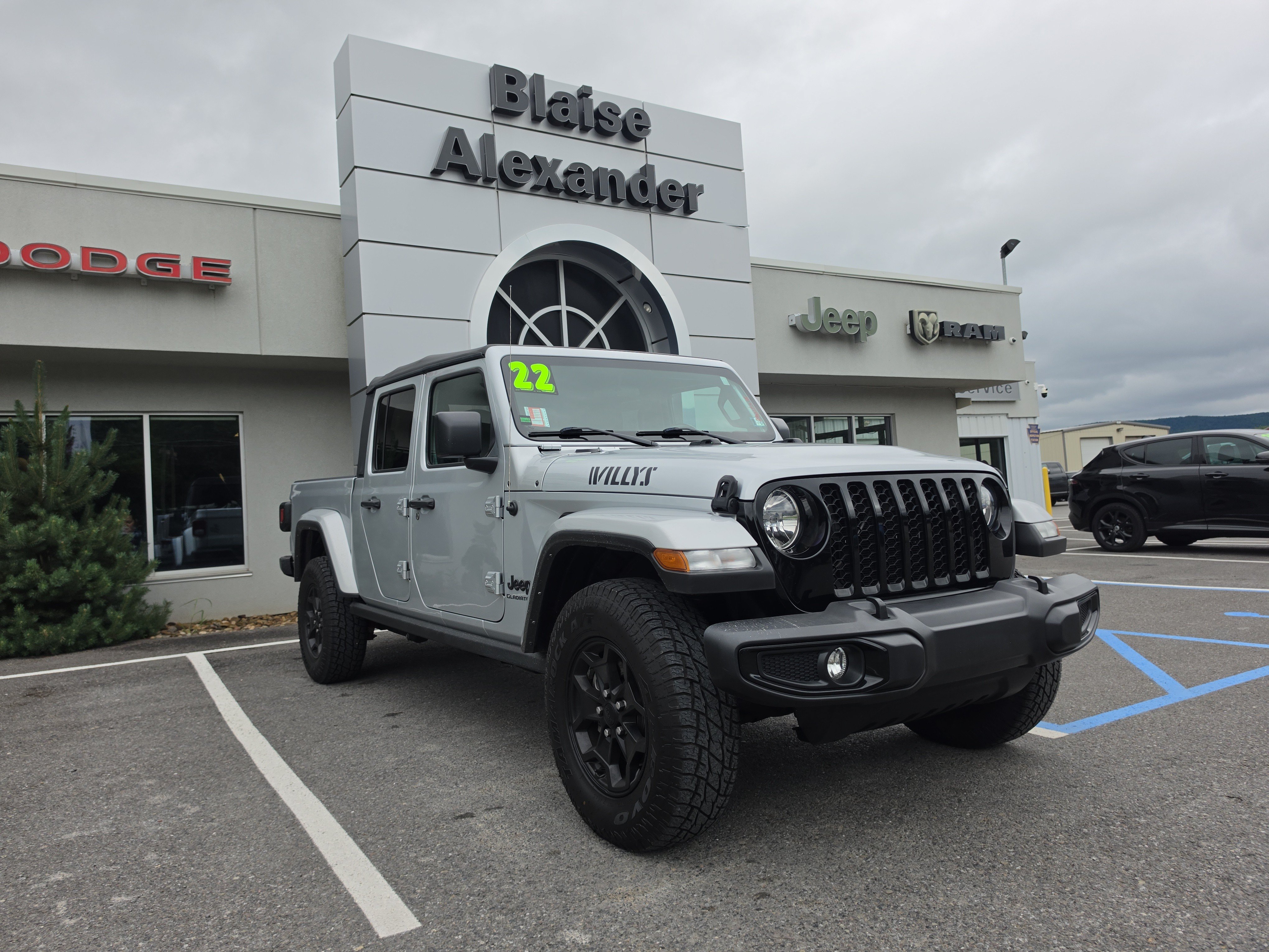 Used 2022 Jeep Gladiator Sport AWD/4WD video 1