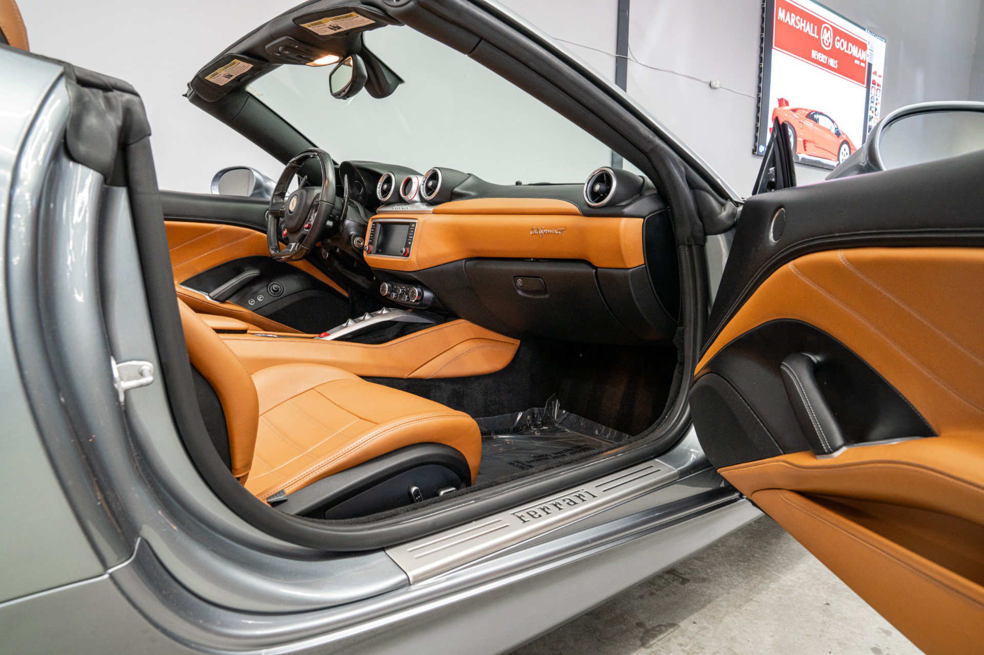 Used 2017 Ferrari California T RWD image 25