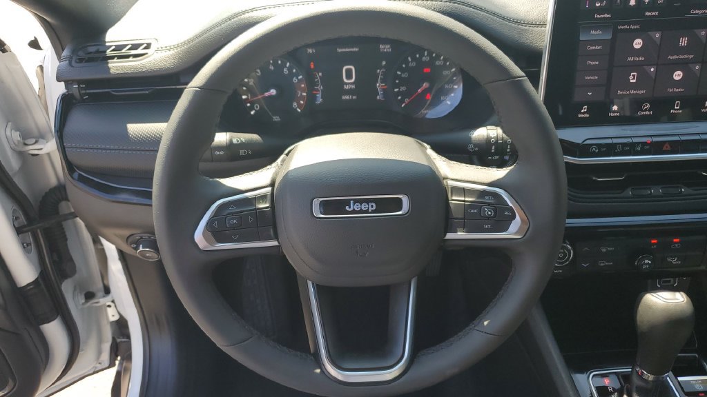 Used 2026 Jeep Compass Latitude AWD/4WD image 28