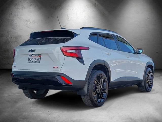 Used 2025 Chevrolet Trax RS FWD image 3
