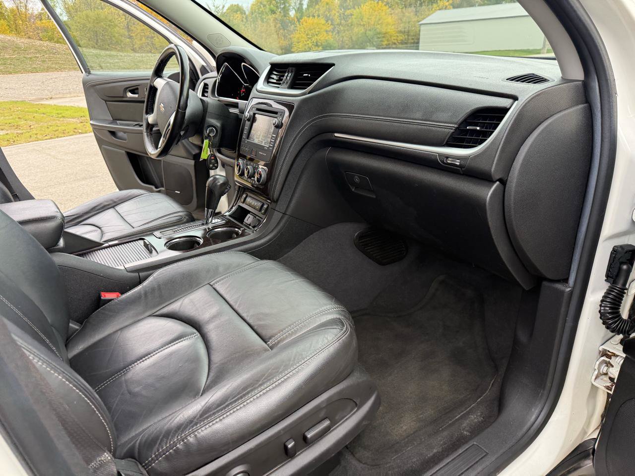 Used 2015 Chevrolet Traverse LT FWD image 32
