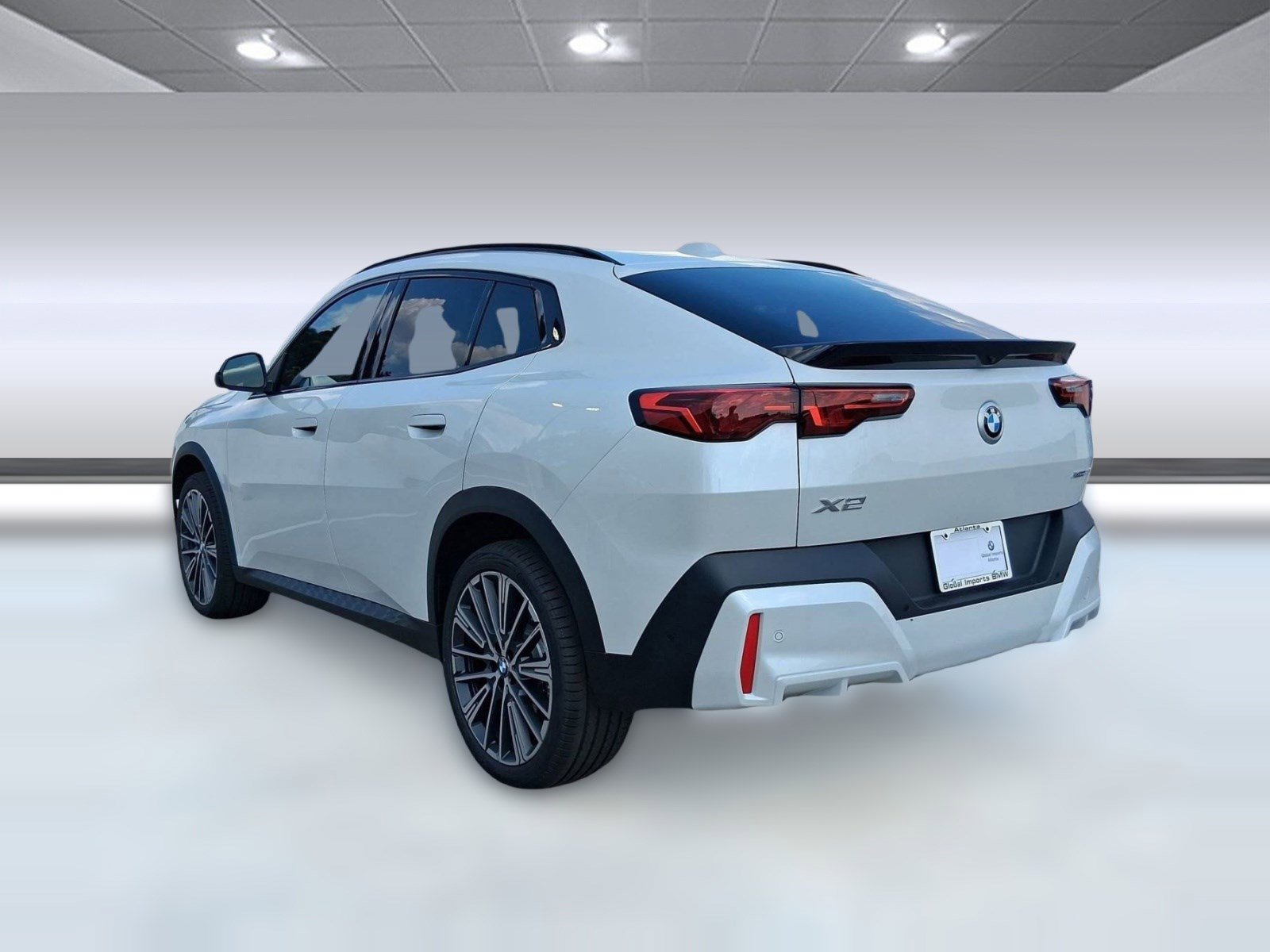 Used 2026 BMW X2 xDrive28i w/ Technology Package AWD/4WD image 3