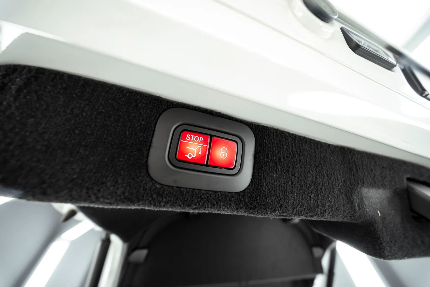 Used 2021 Aston Martin DBX AWD/4WD image 36
