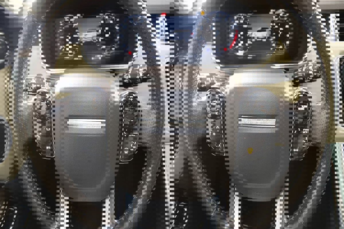 Used 2020 Land Rover Range Rover Sport SE image 38