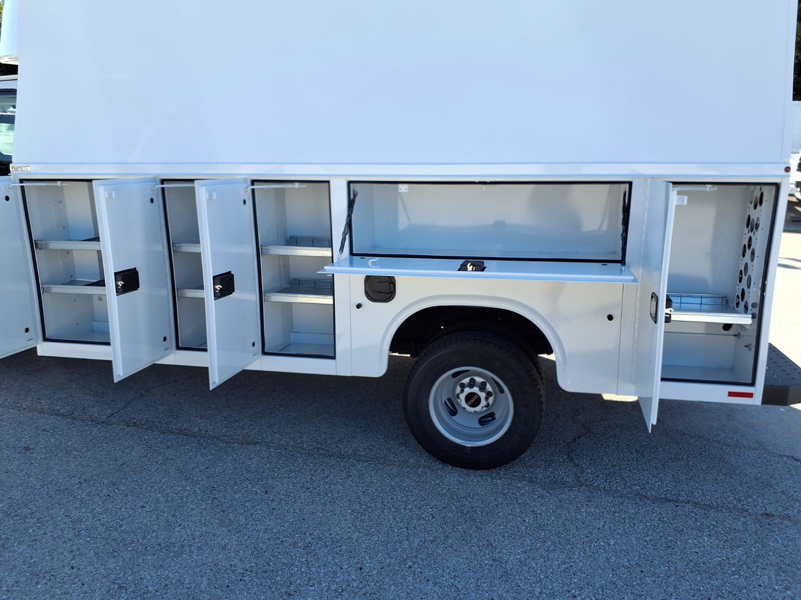 New 2026 GMC Savana 3500 w/ Power Convenience Package RWD image 3