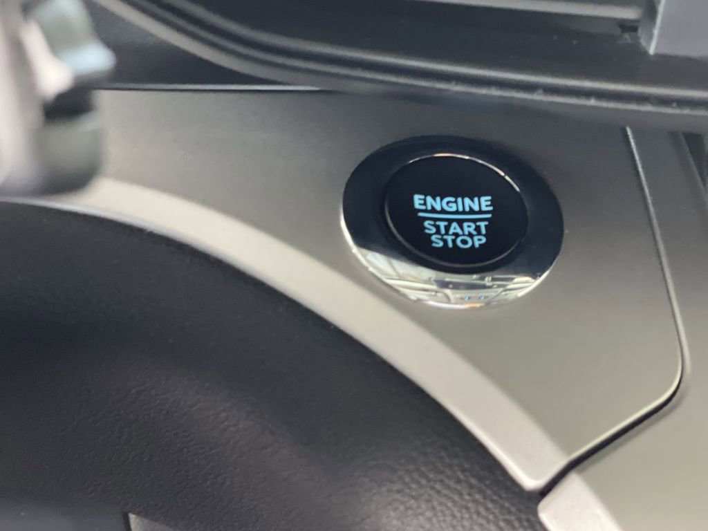 Used 2022 Ford Explorer XLT image 16