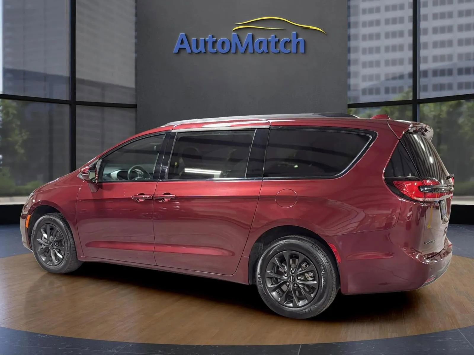 Used 2021 Chrysler Pacifica Touring w/ Uconnect Theater Family Group image 7