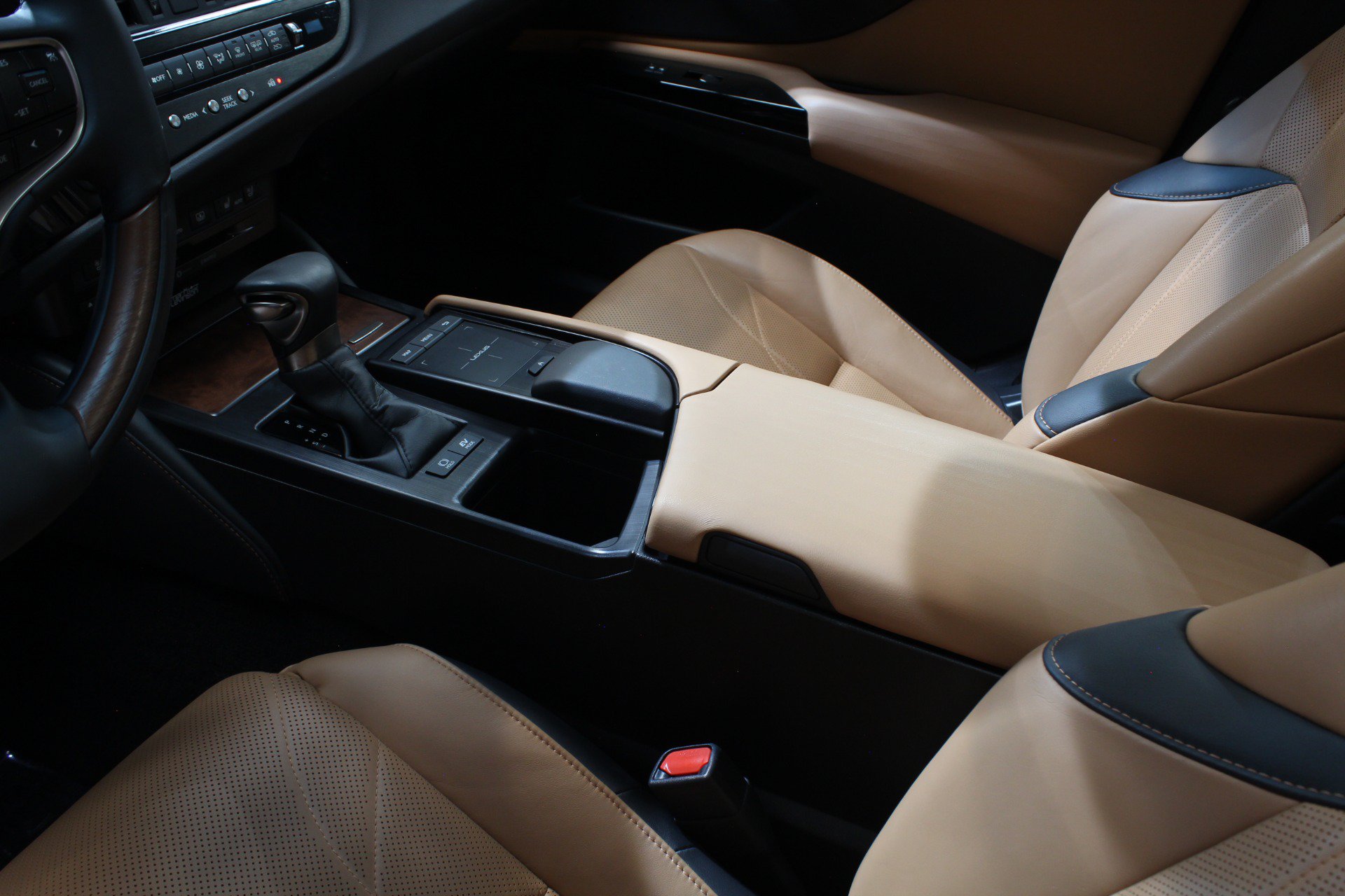 Used 2022 Lexus ES 300h Ultra Luxury w/ Accessory Package 2 FWD image 33
