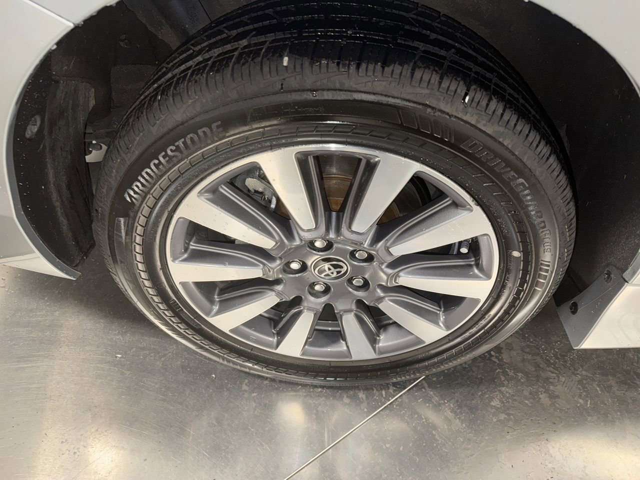 Used 2020 Toyota Sienna Limited image 13