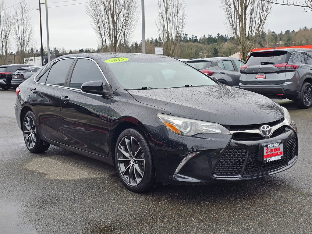 Used 2015 Toyota Camry XSE w/ Moonroof Package image 3