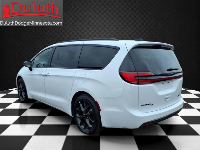 Used 2025 Chrysler Pacifica Limited FWD image 3