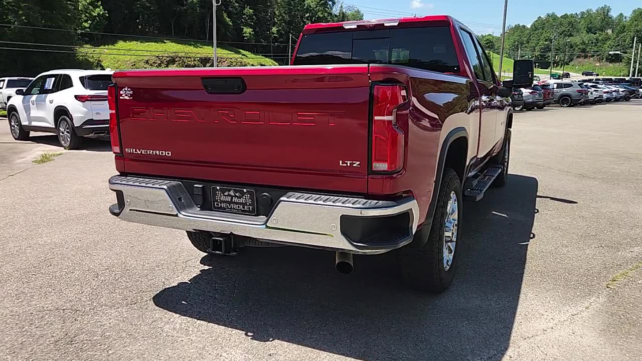 Used 2024 Chevrolet Silverado 2500 LTZ w/ LTZ Premium Package AWD/4WD image 5