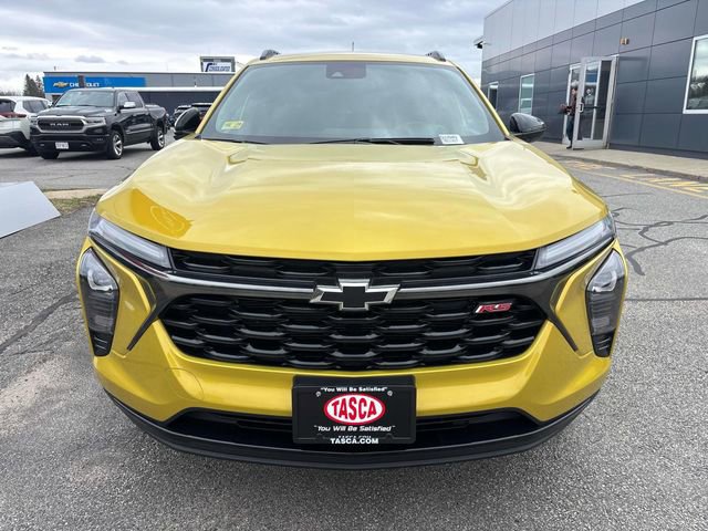 Used 2024 Chevrolet Trax RS w/ Driver Confidence Package image 2