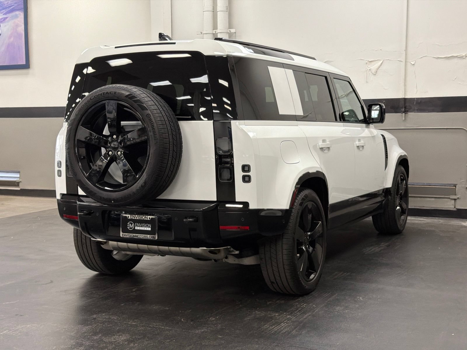 Used 2026 Land Rover Defender 110 X-Dynamic SE AWD/4WD image 12