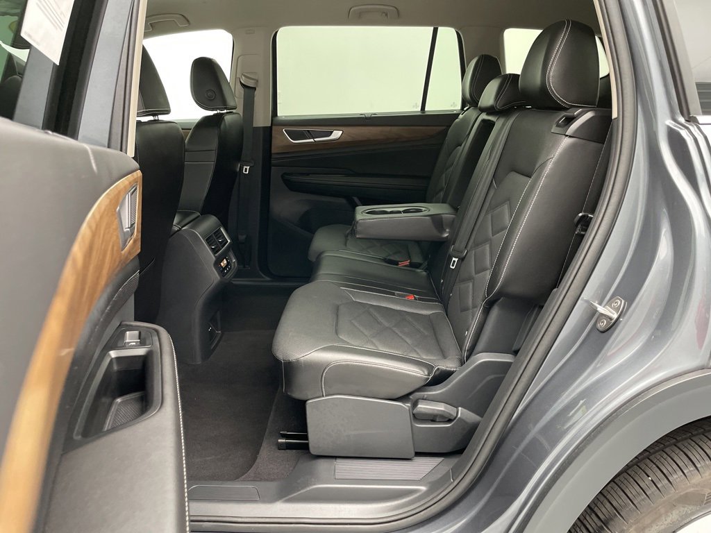 Used 2024 Volkswagen Atlas SE image 43