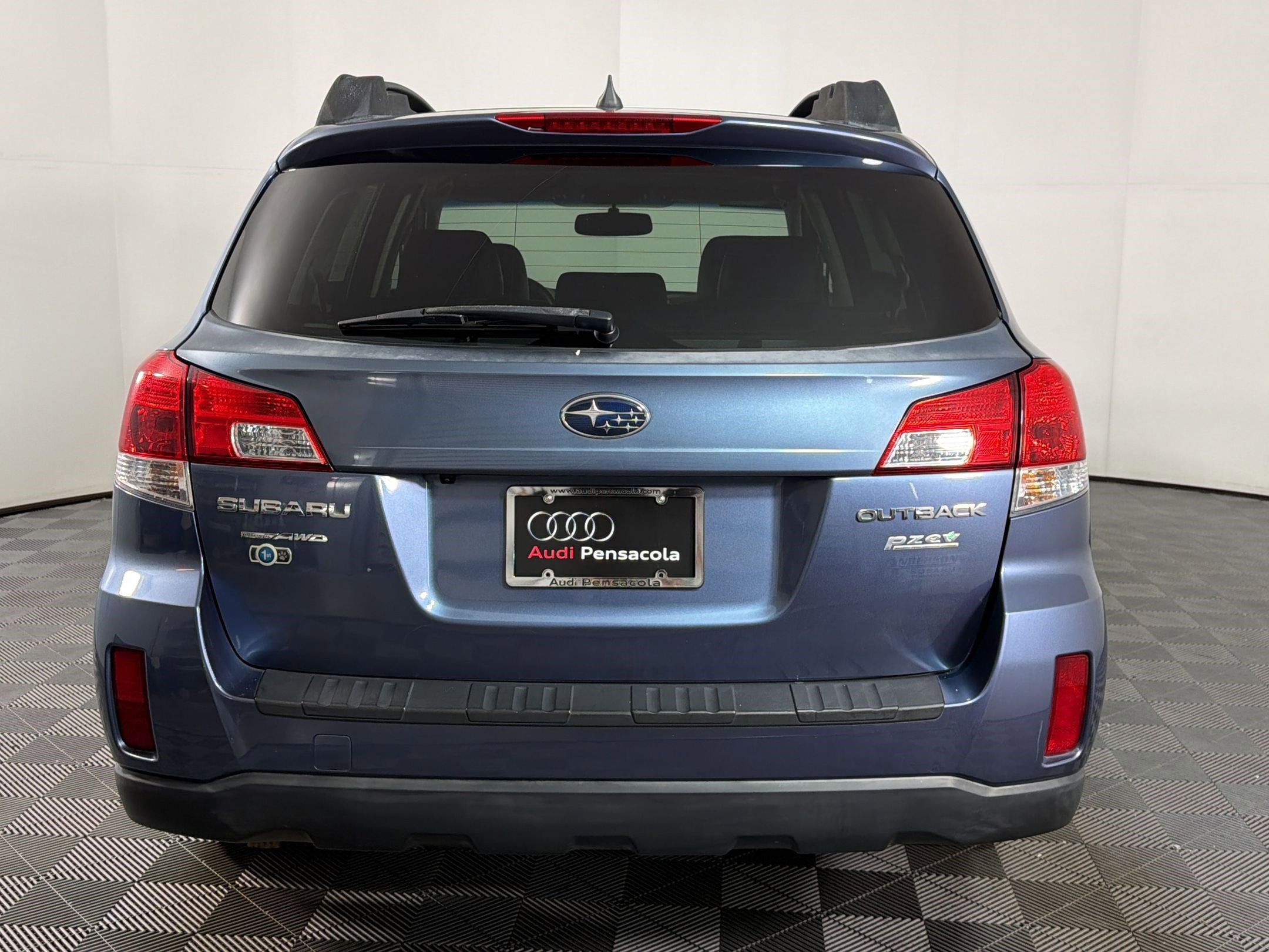 Used 2013 Subaru Outback 2.5i Limited AWD/4WD image 8