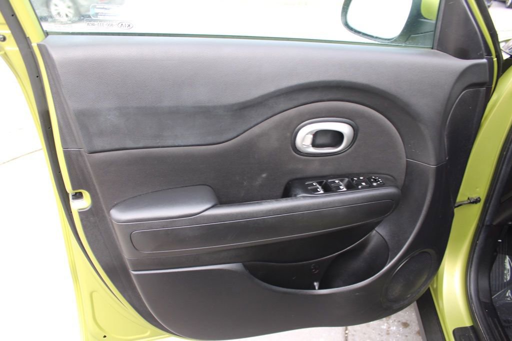 Used 2017 Kia Soul + image 17