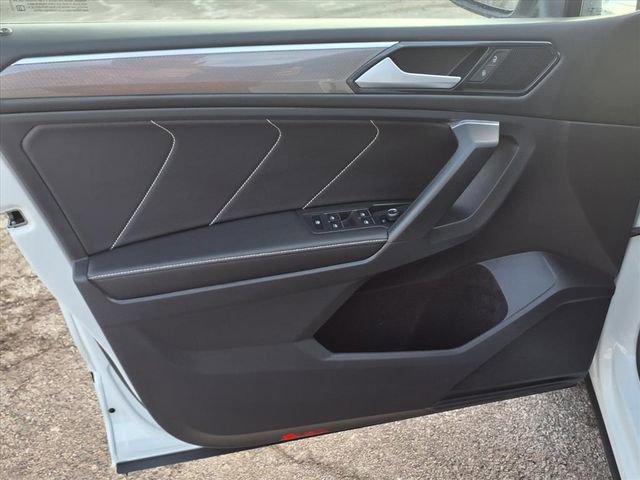 Used 2023 Volkswagen Tiguan SE R-Line image 50