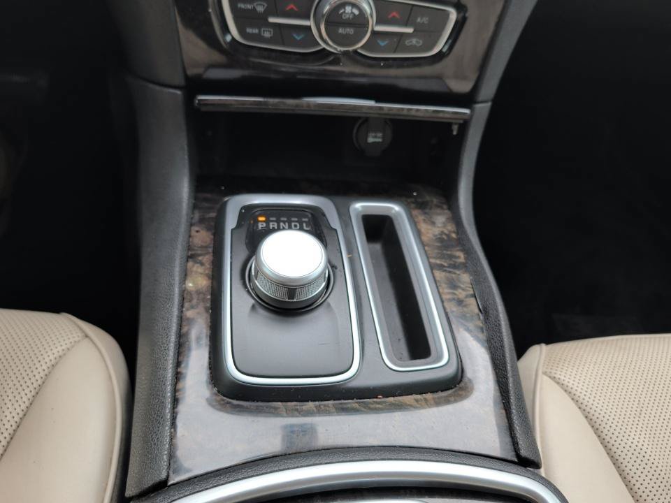 Used 2017 Chrysler 300 C RWD image 24