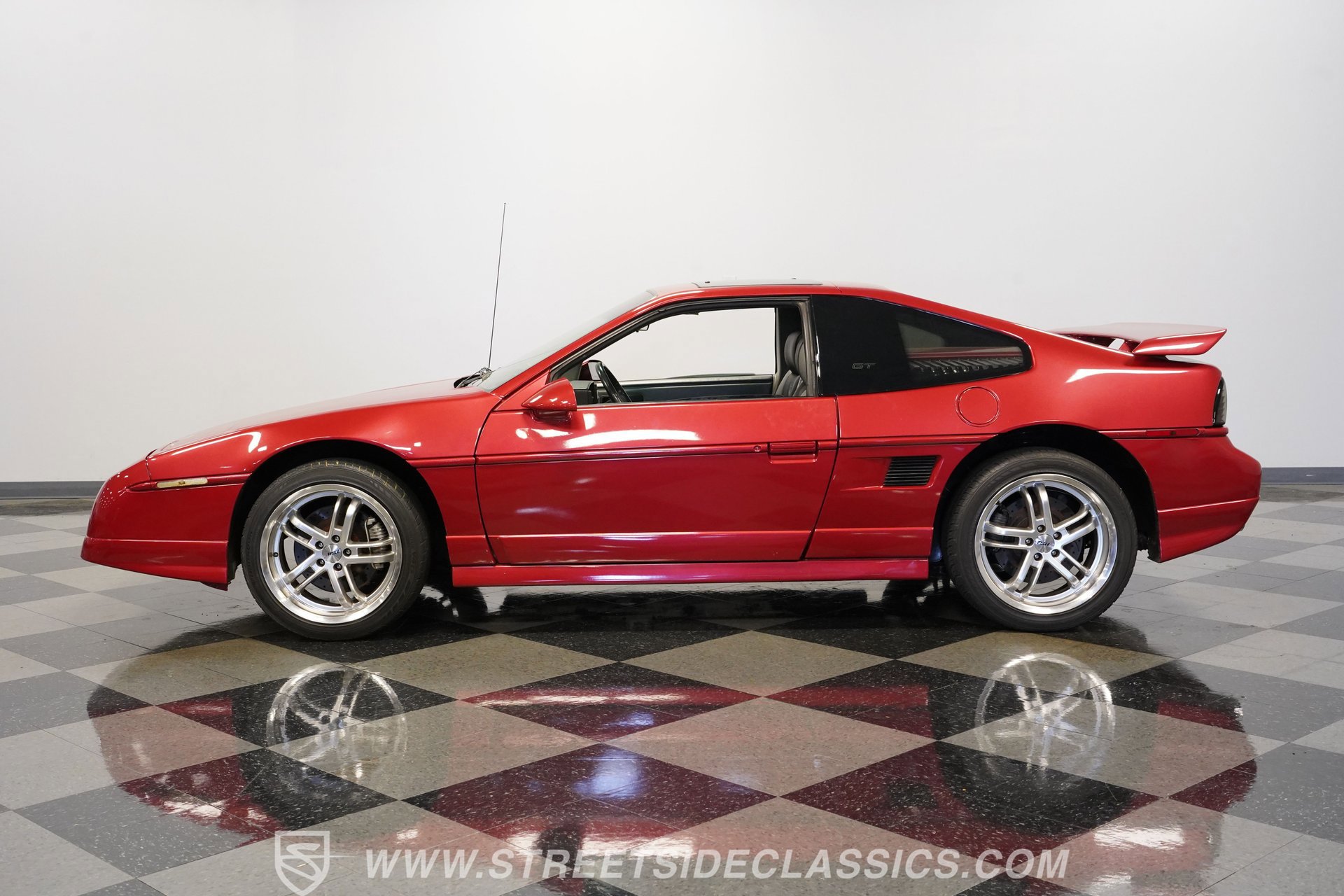Used 1987 Pontiac Fiero GT RWD image 8