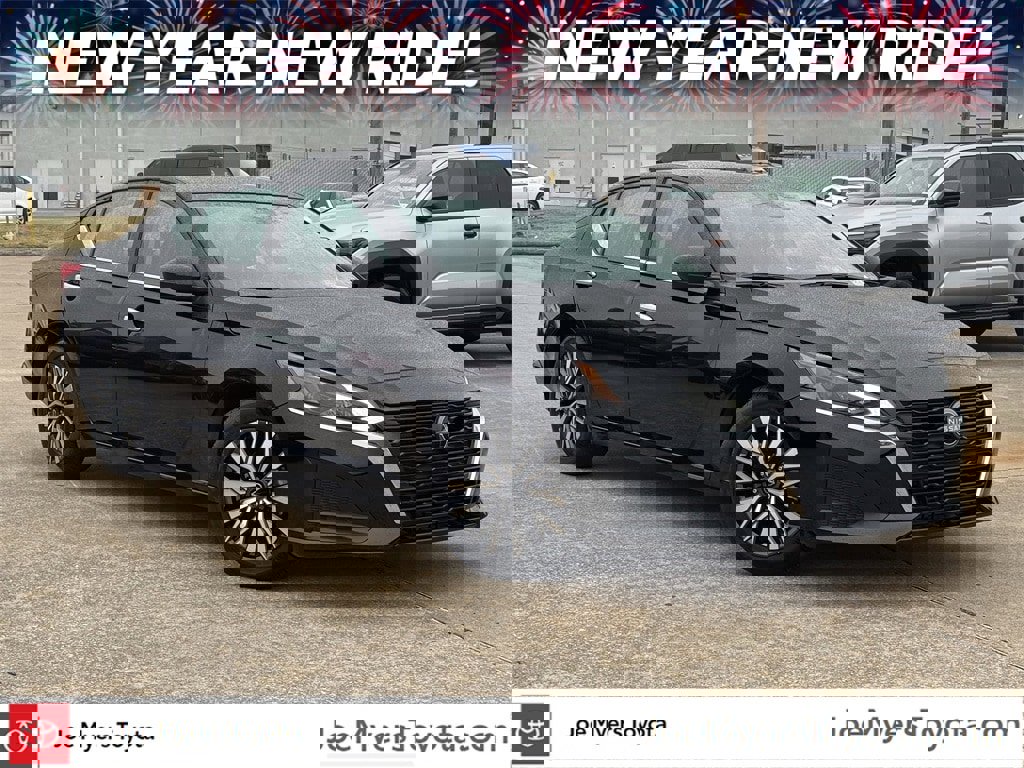 Used 2025 Nissan Altima 2.5 SV image 1