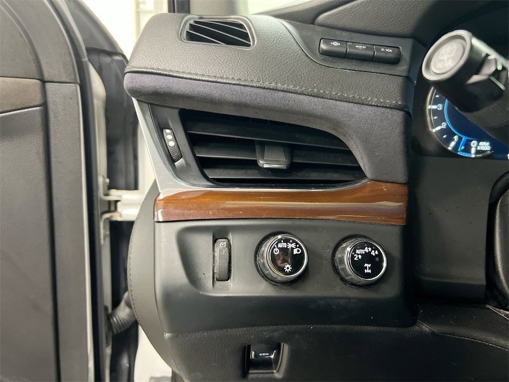 Used 2019 Cadillac Escalade ESV Premium Luxury image 18