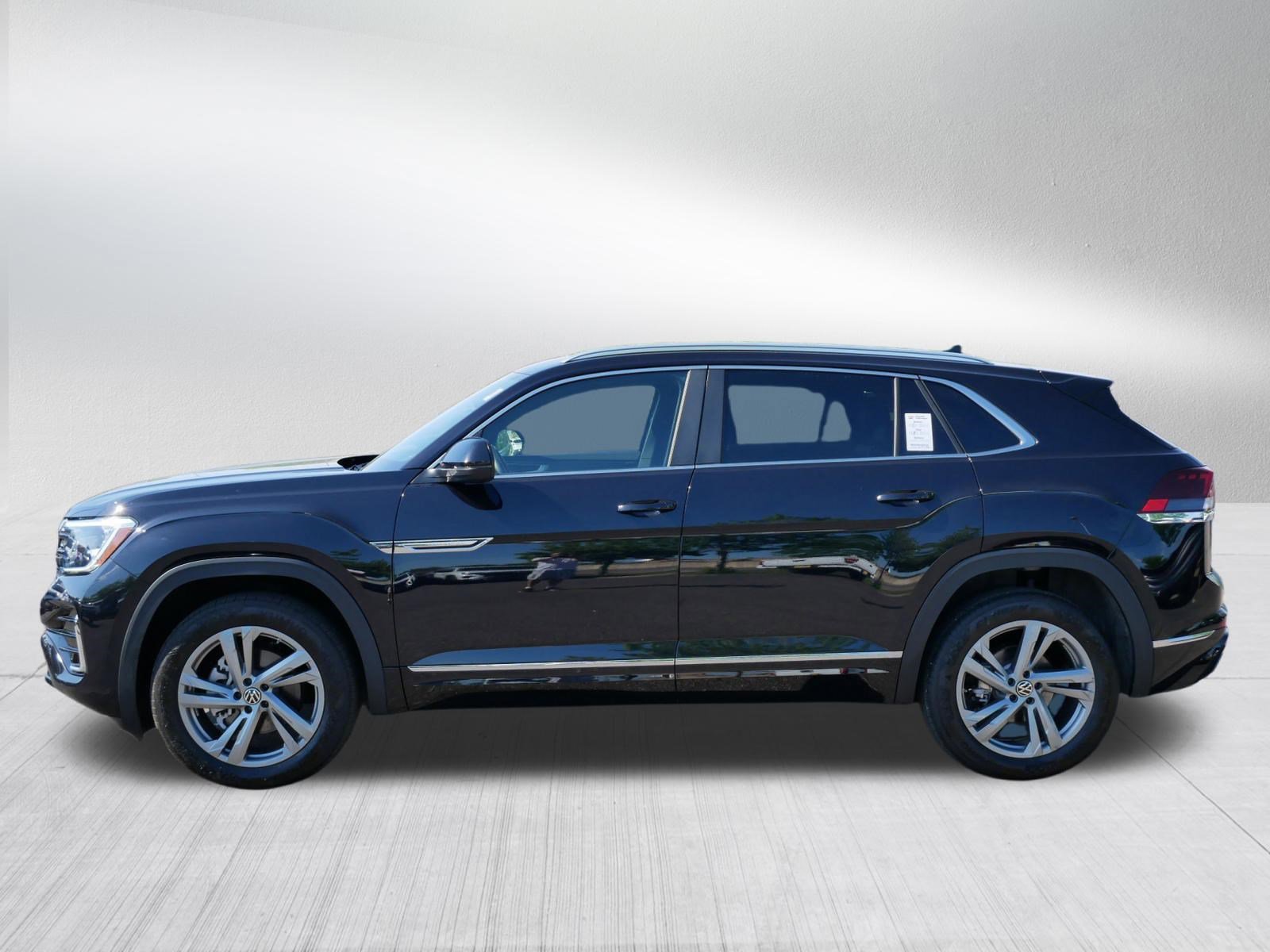 Certified 2024 Volkswagen Atlas Cross Sport SEL R-Line AWD/4WD image 4