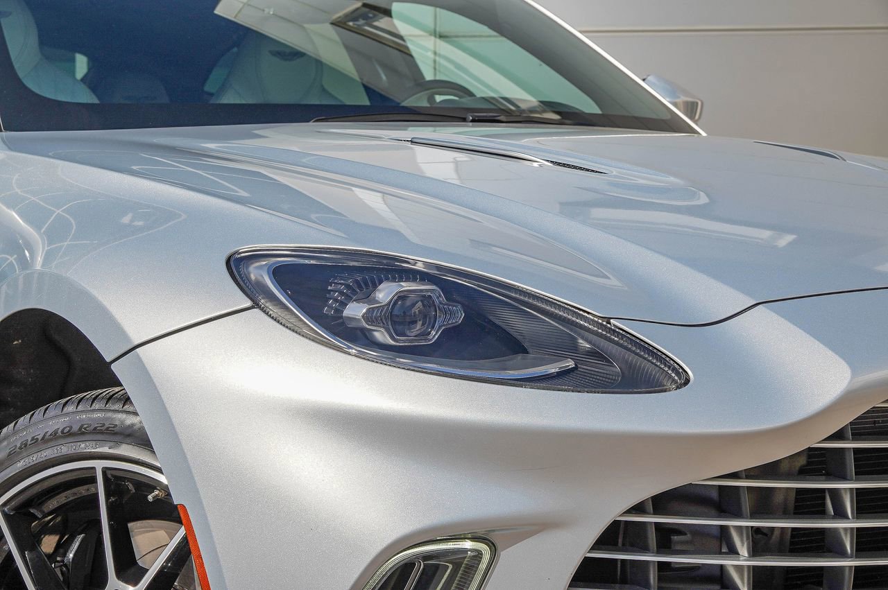 Used 2022 Aston Martin DBX image 4