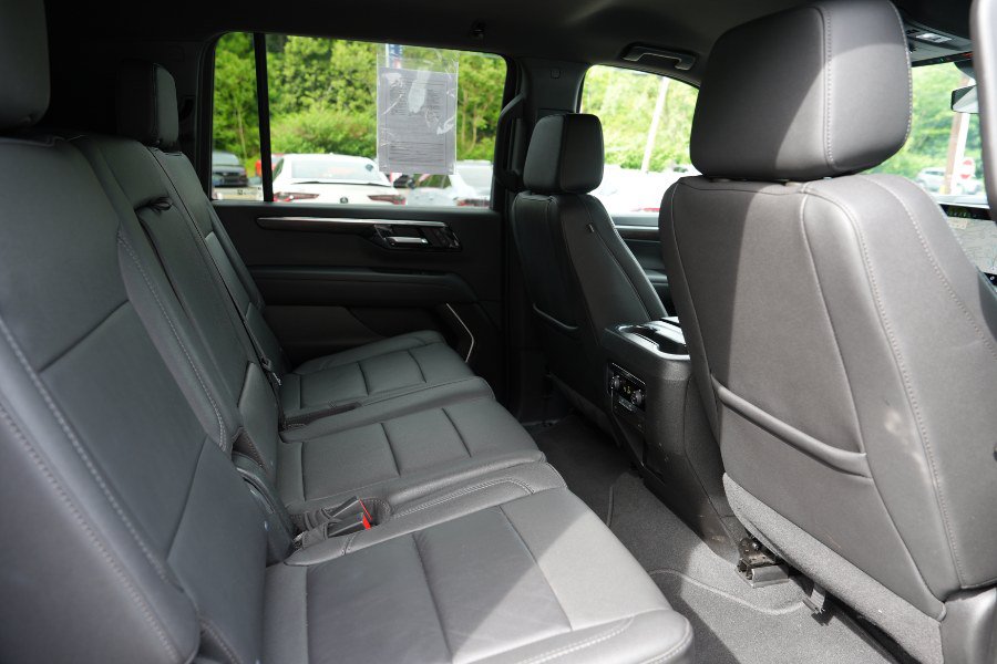 Used 2025 Chevrolet Suburban LT AWD/4WD image 21