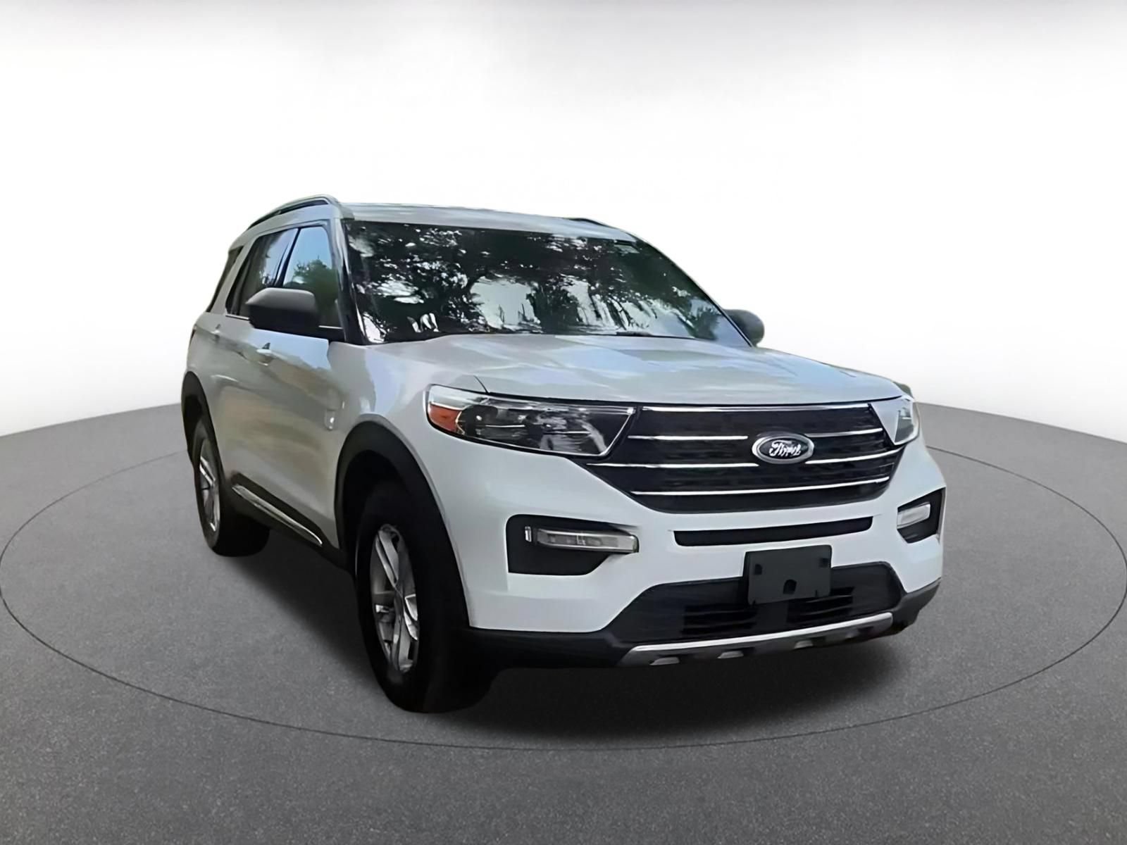 Used 2023 Ford Explorer XLT w/ Equipment Group 202A AWD/4WD image 2