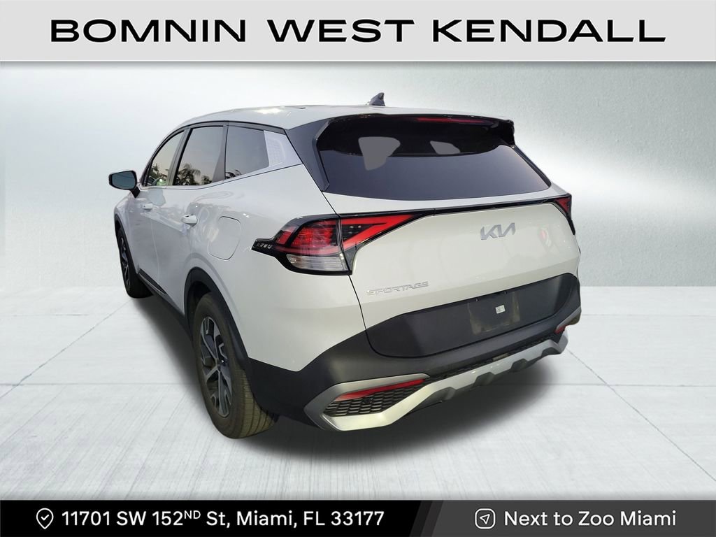 Used 2024 Kia Sportage EX image 3